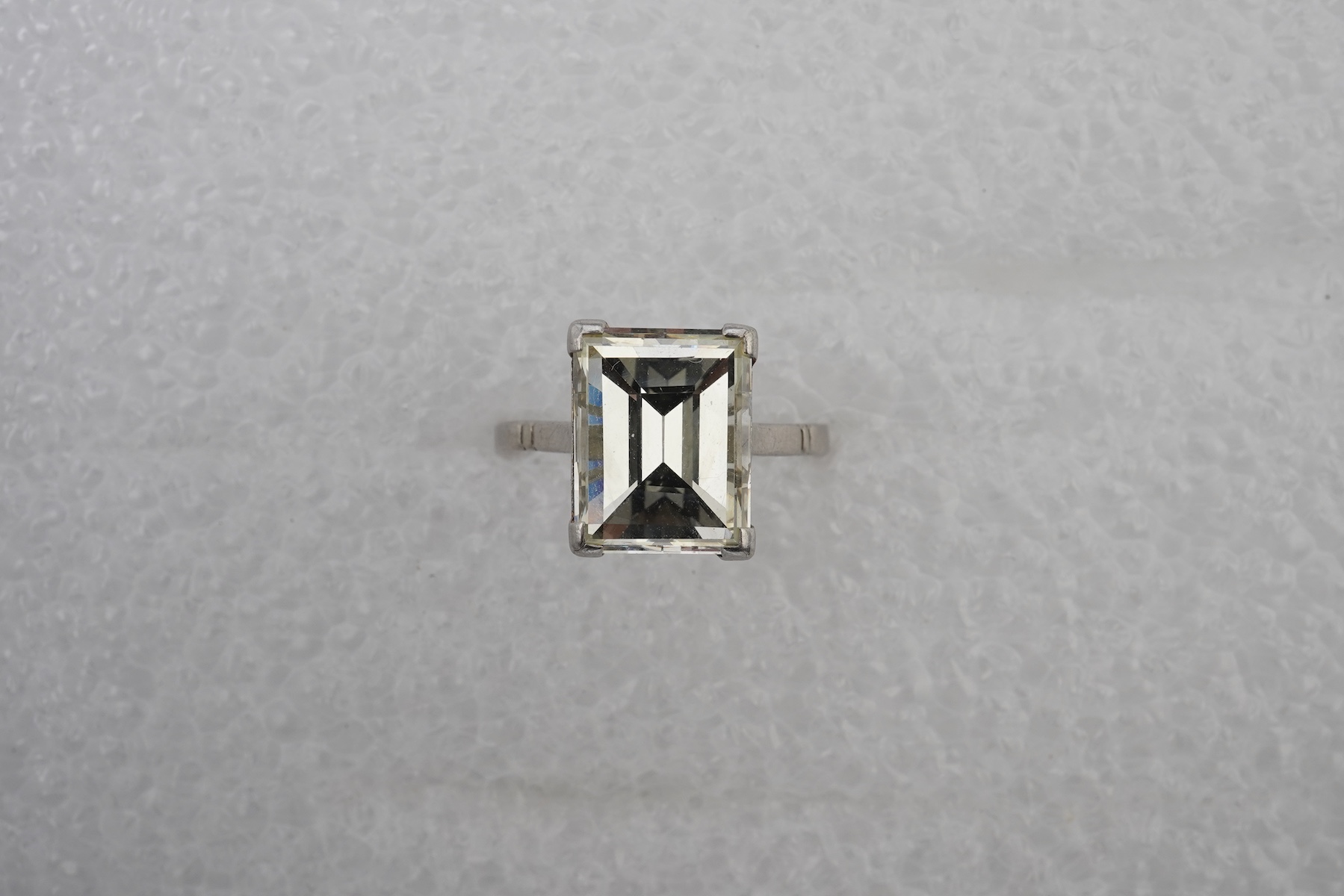 An Art Deco diamond solitaire ring, 1930s